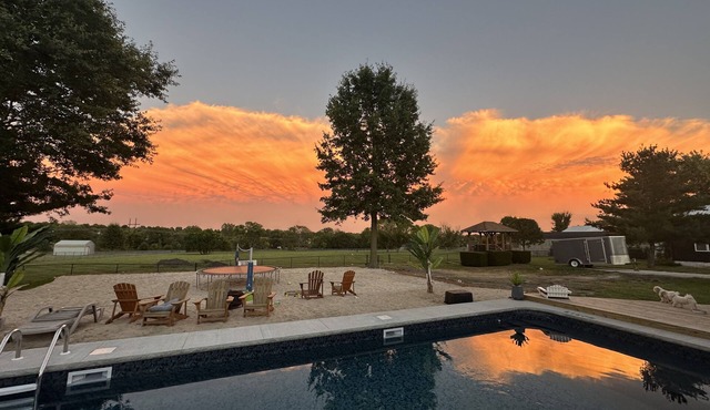 Estate Home Hot Tub Beach view Wi-Fi 8 acres 5000 sqft 4 bd 3.5 bath