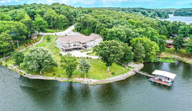 Estate Home on at Lake of Egypt Sleeps 16 MAX