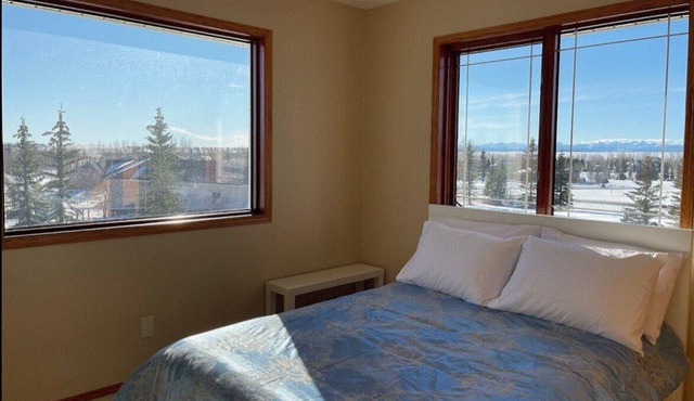 Estate Home with Gorgeous View 7bds+3.5bath Sleeps 16+