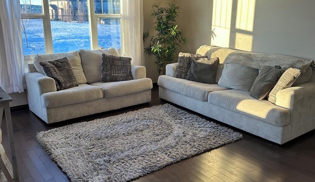 Estate house for rent this summer and stampede! Fully furnished.