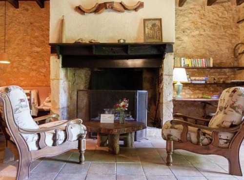 Estate in Dordogne near Sites