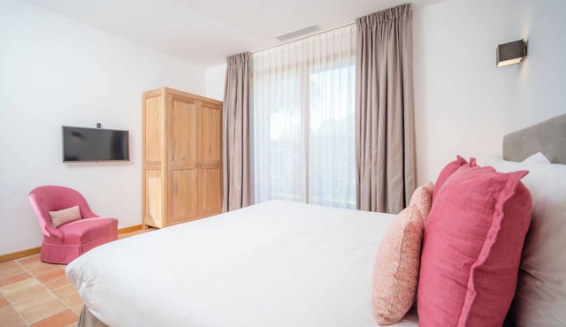 Estate nestled in the heights of Le Lavandou with breathtaking sea views.