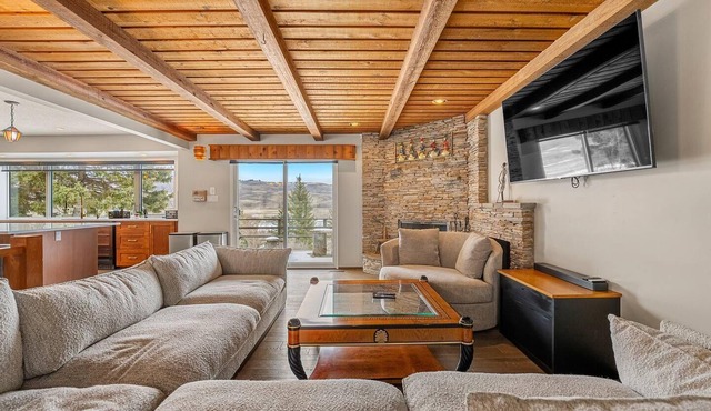 Estate on Bow River 25 Min to DT YYC 5BR w AC