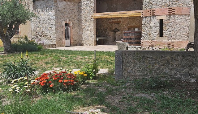 Estate on the banks of the Canal du Midi, 10 minutes from Carcassonne