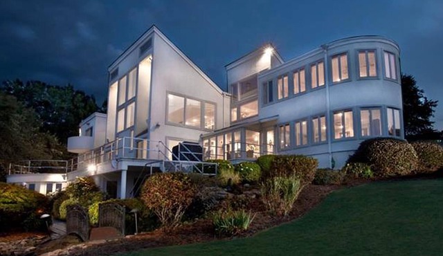 " Estate on the Lake" 7 BR/7 BA, 6 Suites, Over 8,400 Square Feet! Private Pool!