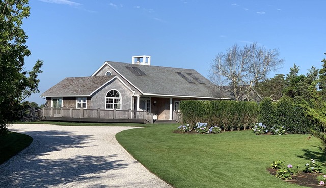 Estate Section - 2 acres - Salt Water Pool