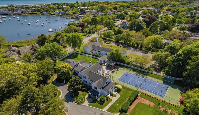 Estate w/Private pool, tennis court, playground!