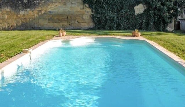 Estate with swimming pool at the gates of St Émilion