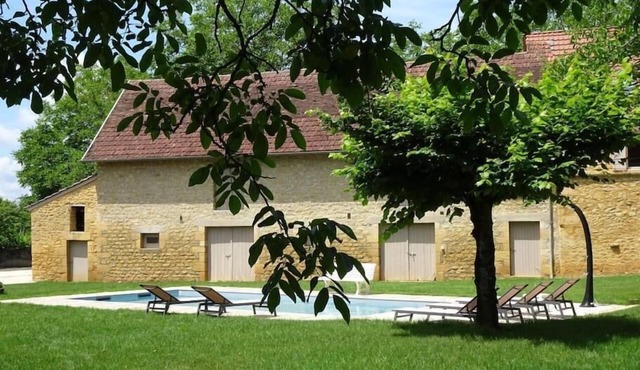 Estate with swimming pool