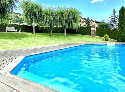 Estavar, Cerdanya, casa con piscina comunitaria