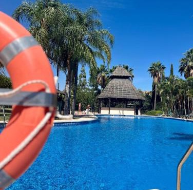 Estepona Penthouse Resort with Private Solárium - Pool & Free Parking
