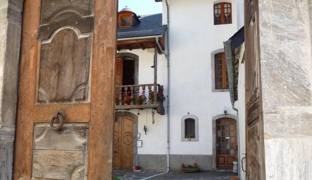 Esterre Luz Saint Sauveur: House with character