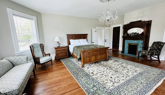 Estes Manor Sperryville Room 4