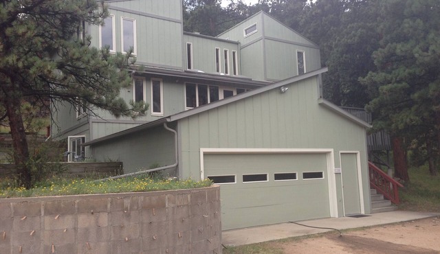 Estes Park Retreat, Hot Tub, Fireplace, Sleeps 14, Wildlife, Private, Convenient