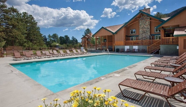 Estes Park | Rocky Mtn Getaway | Hot Tub & Fireplace | 2BR