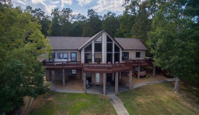 Estes Pointe: Family-Friendly Lake House on Perfect Lot No steps to Dock Ramp