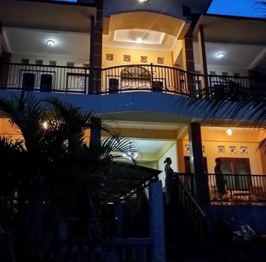 ESTEVANIA LODGE Kelimutu
