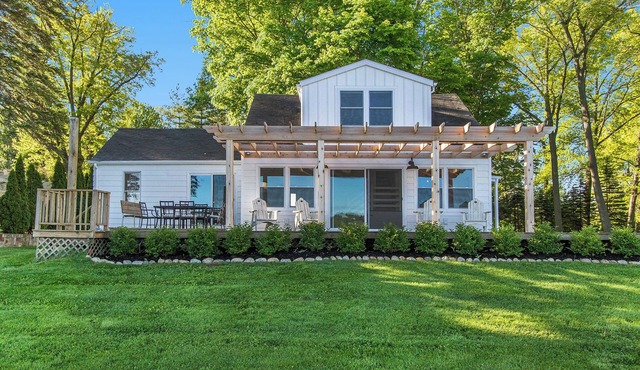 Esther House - Beautiful, Newly Renovated Lakehouse on Paw Paw Lake