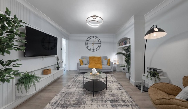 Esther's Place Apartment