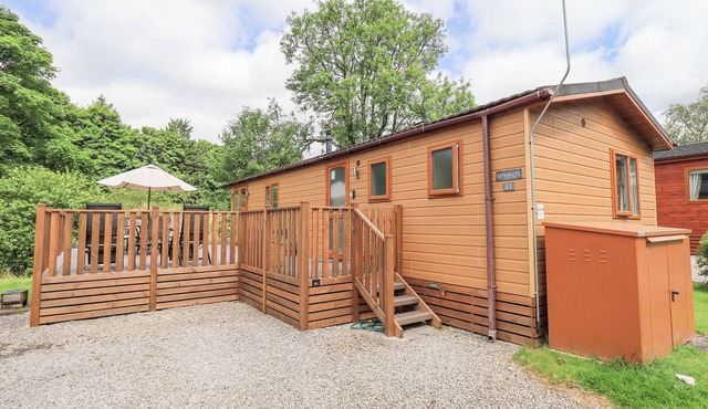 ESTHWAITE LODGE, pet friendly, with a garden in Windermere