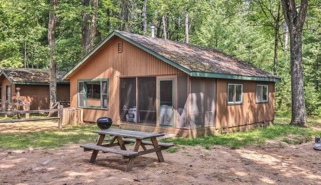 Estrold's Resort- Driftwood Cabin