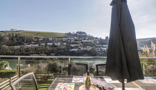 ESTUARY VIEW, family friendly, with a garden in Newton Ferrers