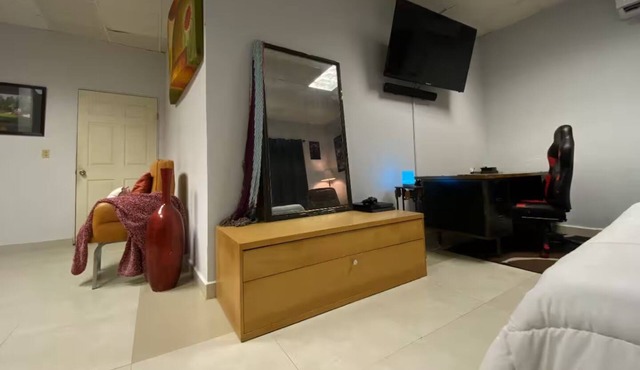 Estudio Acogedor con Netflix, 3 min del puente U.S.A