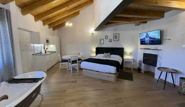 Estudio de Vistas Privilegiadas a la Reserva de la Biosfera y Exquisita Decoración Ecléctica