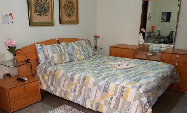 Estudio independiente en Gascue.