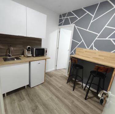 Estudio moderno con WiFi y aire acondicionado Centro de La Jonquera junto a la frontera