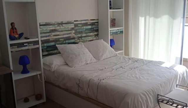 Estudio nuevo con terraza. Entrada independiente