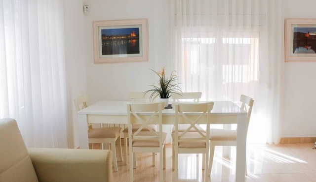 Estupendo apartamento vacacional, de alquiler por días, con piscina privada en S