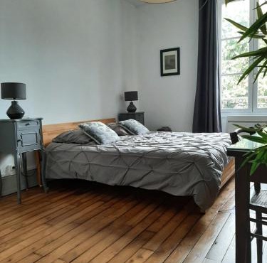 Et au pied coule une rivière, situation et vue idéales