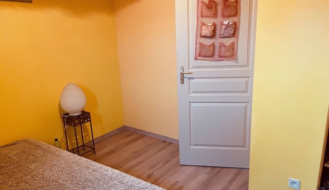 Etage de 60m2 à Votre Entière Disposition, Comprenant 3 Chambres, 1 Sdb, WC