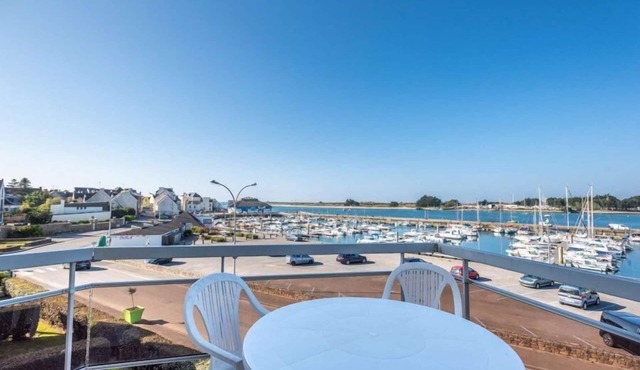 Etel–2-room apart–42m²–Pool–WiFi – Sea view–3*
