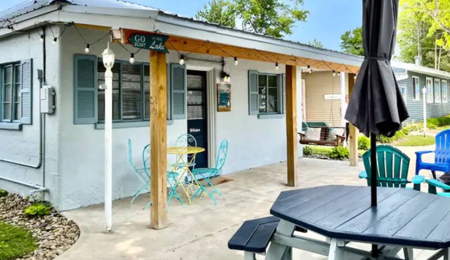 Ethan's Lake House totally renovated 2 bedroom 1 bath cottage sleeps 6