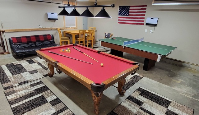 Ethel House-Spacious, Quiet Home w/Pool Table/Game Room and large backyard