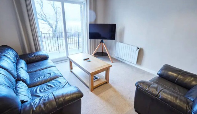 Etive, Beautiful Lochside Apartment with balcony