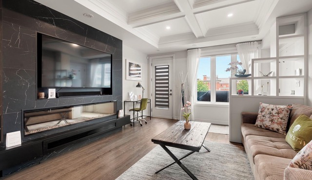 Etobicoke 2 Bedroom Townhouse Close to Waterfront