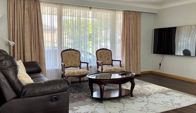 Etobicoke House close to Airport and other Amenities