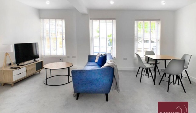 Eton, Windsor - 1 Bedroom Flat - With Parking