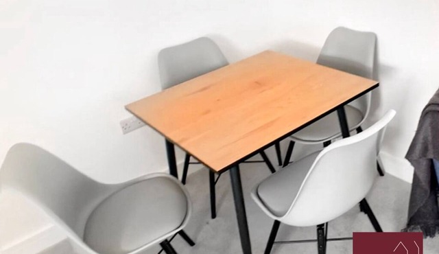 Eton, Windsor - 1 Bedroom Flat - With Parking