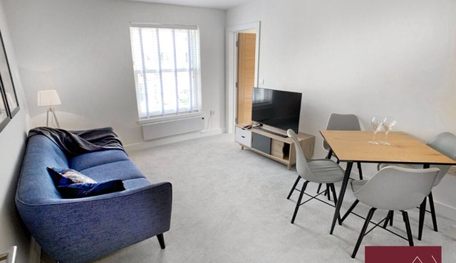 Eton, Windsor - 1 Bedroom Flat - With Parking