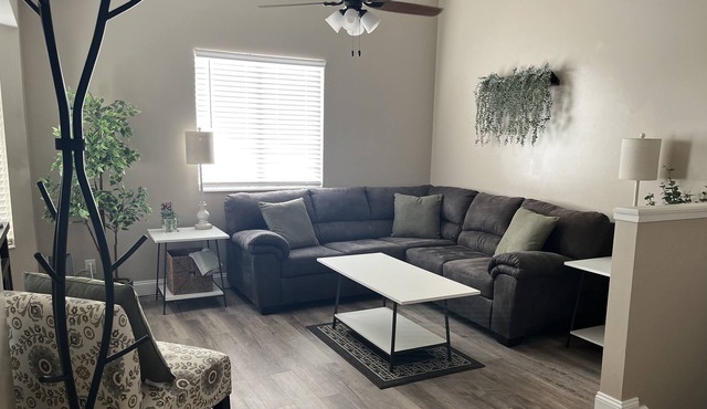 Eucalyptus Home - King Bed, Hot Tub, 3 Bedroom