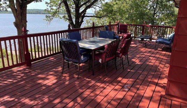 Eufaula Lake front access w/wraparound deck and spectacular views! Pet friendly!