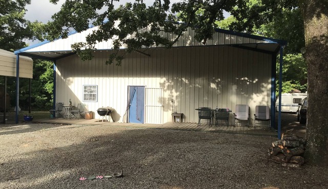 Eufaula Lake House in Quiet Neighborhood w/Private Beach