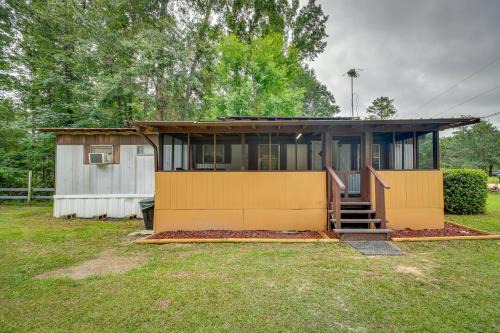 Eufaula Retreat Community Pool and Screened Porch!