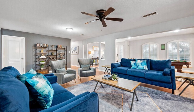 Euless Oasis: 3 bed/3.5 bath home near DFW Airport