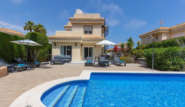 €75k total internal refurb June 2025! n1st class 3 kingsize bedroom villa!
