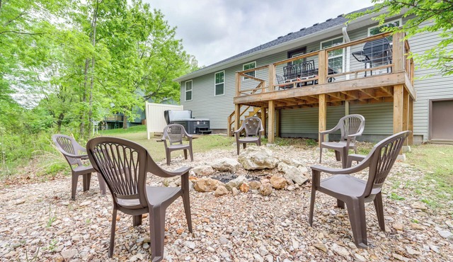 Eureka Springs Family Home - 1/2 Mi to Marina!